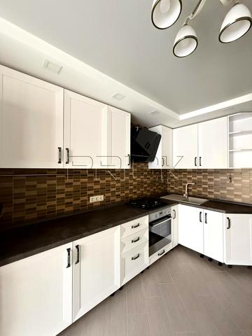 Соборна вул. (), 10-Б