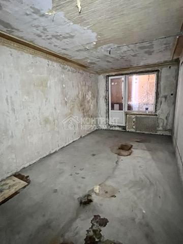 Амосова вул. (Корчагінців), 36