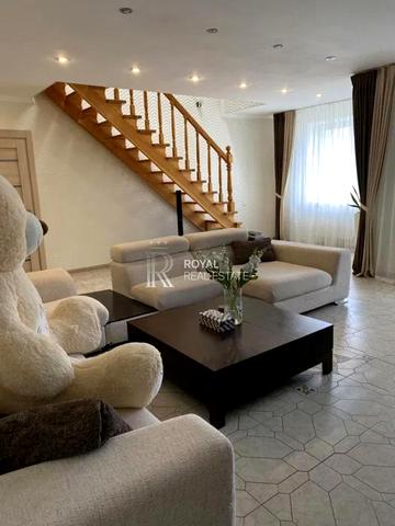 Валерія Лобановського вул., (вул. Лобановського, 36)