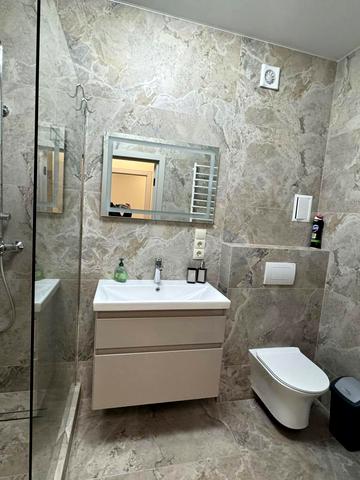 Степана Бандери вул., 7/1