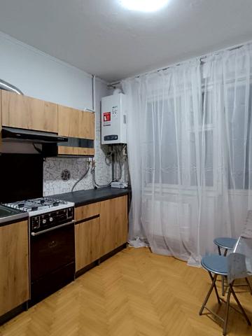 Володимира Івасюка вул., 32