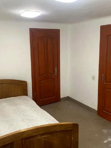 Золота вул. (), 5