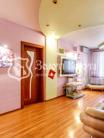 Героїв Дніпра вул., 32