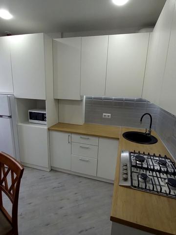 Героїв Небесної Сотні просп., 18/2