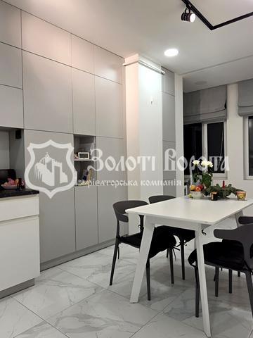 Юнацька вул., 6