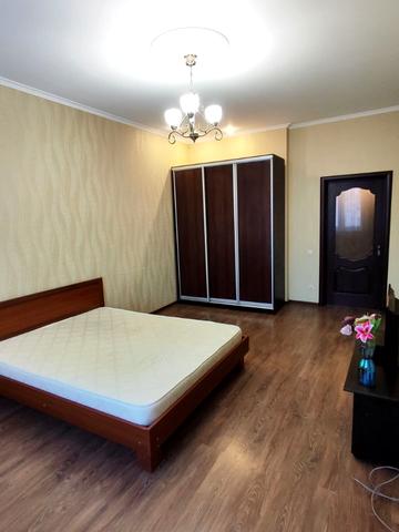 Миколи Лаврухіна вул., 12