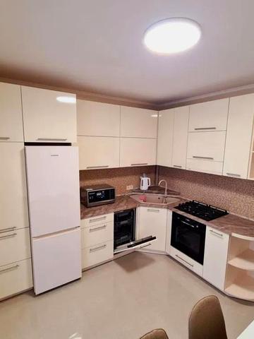 Володимира Янева вул., 27