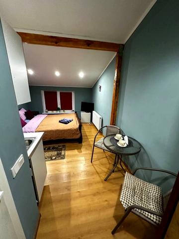 Яворницького вул. (Комсомольський), 24