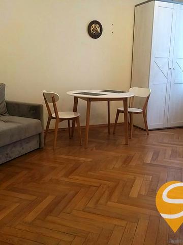 Тютюнників вул. (), 1