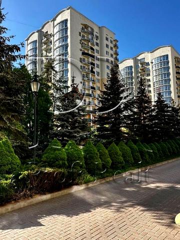 Валерія Лобановського вул., 30