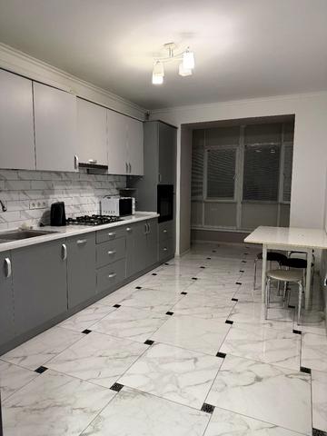 Бельведерська вул., 35