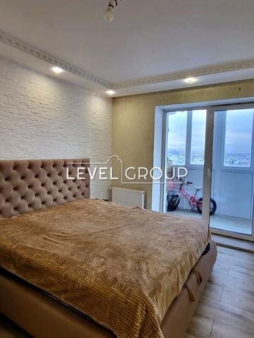 Черкаська вул., 38