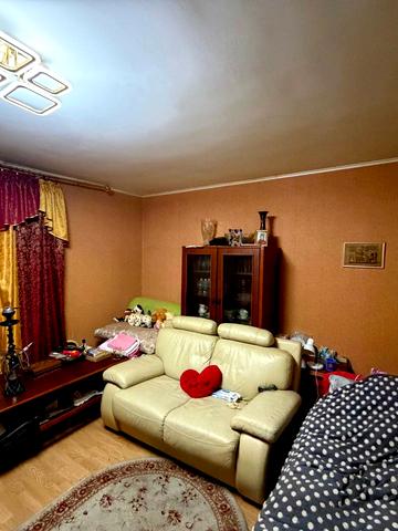 Прибузька вул., 18