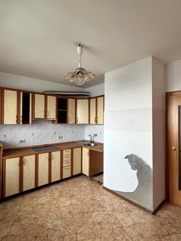 Європейського Союзу просп. (Правди), 5-Б