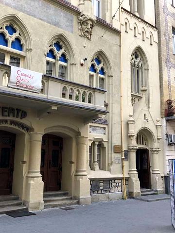 Леся Курбаса вул., 7