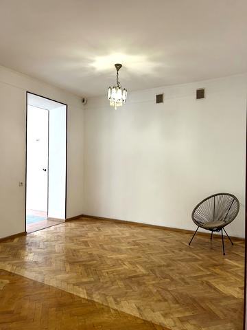 Родини Барвінських вул., 14