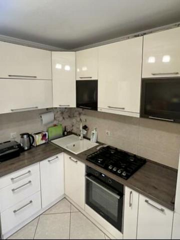 Коновальця вул., 15