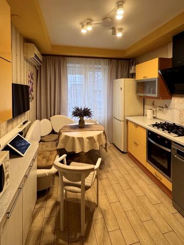 Калнишевського вул., 8