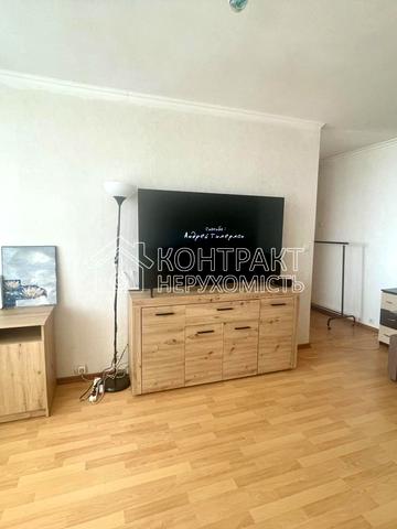 Перемоги просп., 76