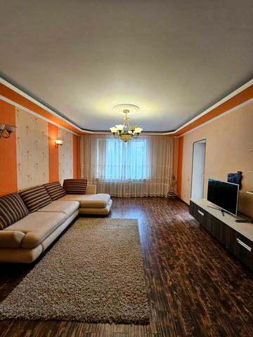 Тополина вул., 14