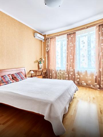 Дмитрівська вул., 13-А