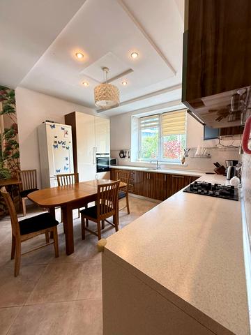 Поперечна вул., 10