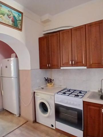 Степана Бандери вул. (), 85