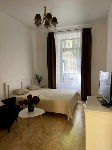 Гетьмана Петра Дорошенка вул. (), 61