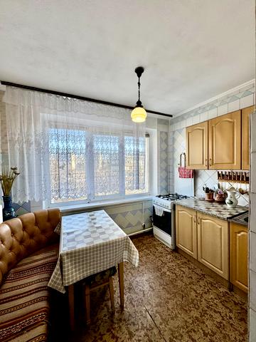 Миколи Ушакова вул., 14