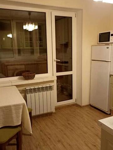 Академіка Глушкова просп., 26