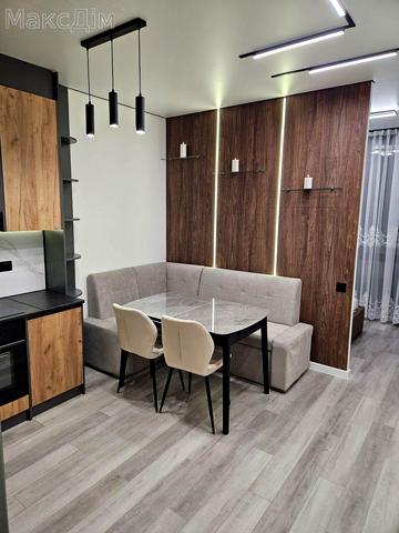 Замонастирська вул., 24