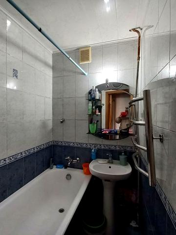 Гімназійна набережна вул. (Червоношкільна набережна), 18