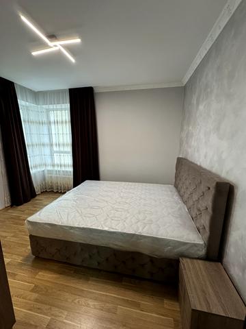 Володимира Івасюка вул., 10