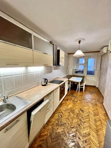 Володимира Івасюка просп. (Героїв Сталінграду), 16-Б