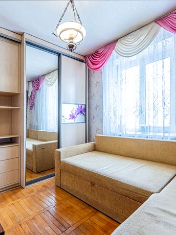 Верховинна вул., 18