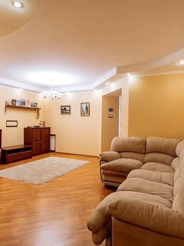 Петропавлівська вул., 87/3