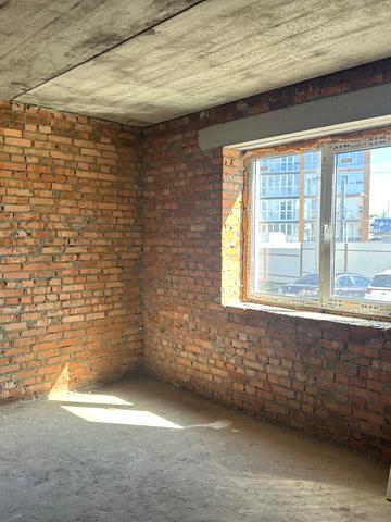 Молодіжна вул., 37