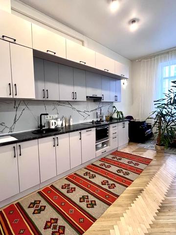 Союзу Українок вул. (), 11