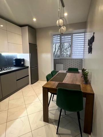 Центральна вул. (Мічуріна), 2а