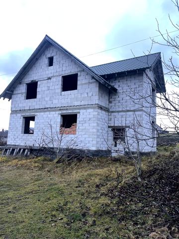 Квітнева, 69