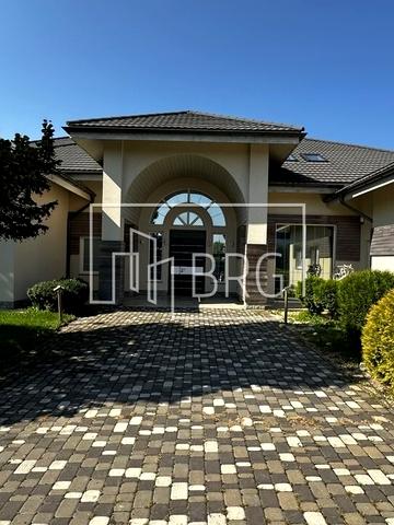 Квітнева вул.