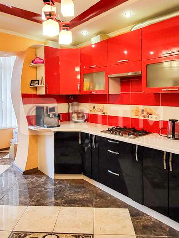 Володимира Івасюка вул., 10