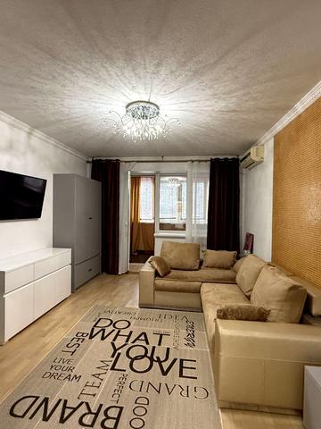 Набережна Перемоги вул., 136-А