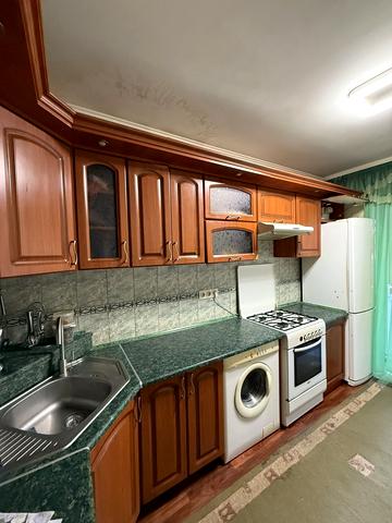 Прибузька вул., 44