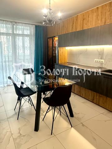 Олександрівська вул., 1