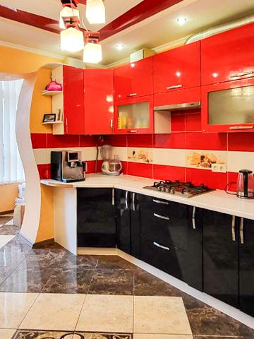 Володимира Івасюка вул., 10