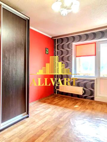 Тростянецька вул., 8