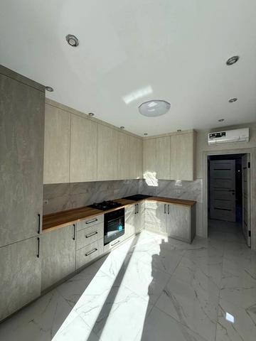 Івана Франка вул., 8