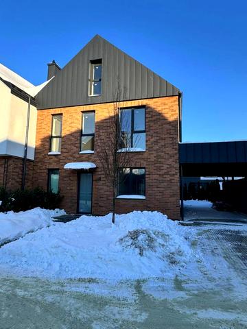 Михайла Грушевського вул., 27