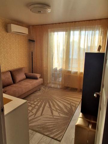 Павла Тичини просп., 13